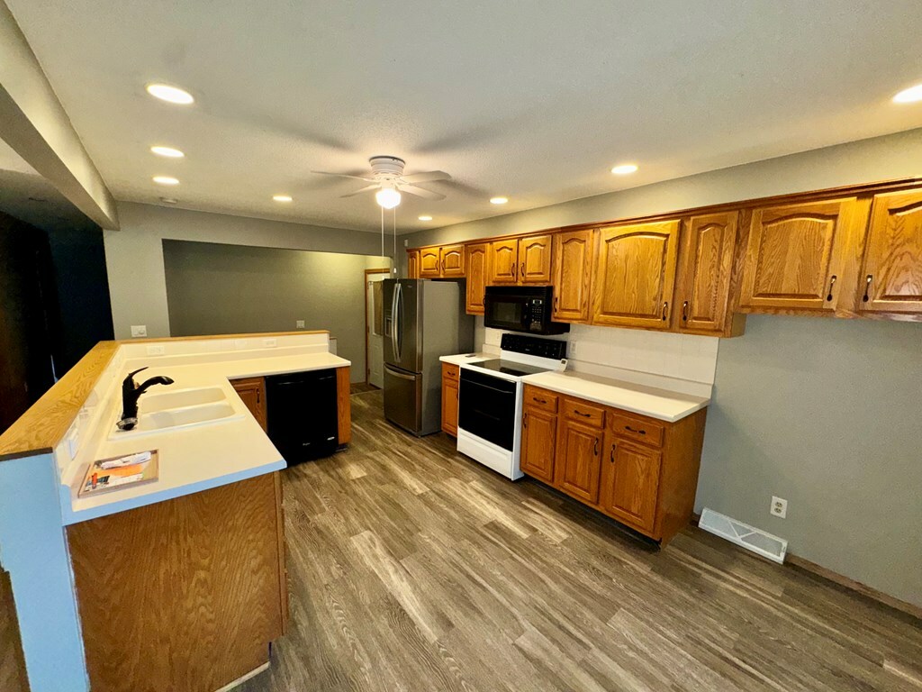 Property Photo:  353 4th St NW  IA 50501 