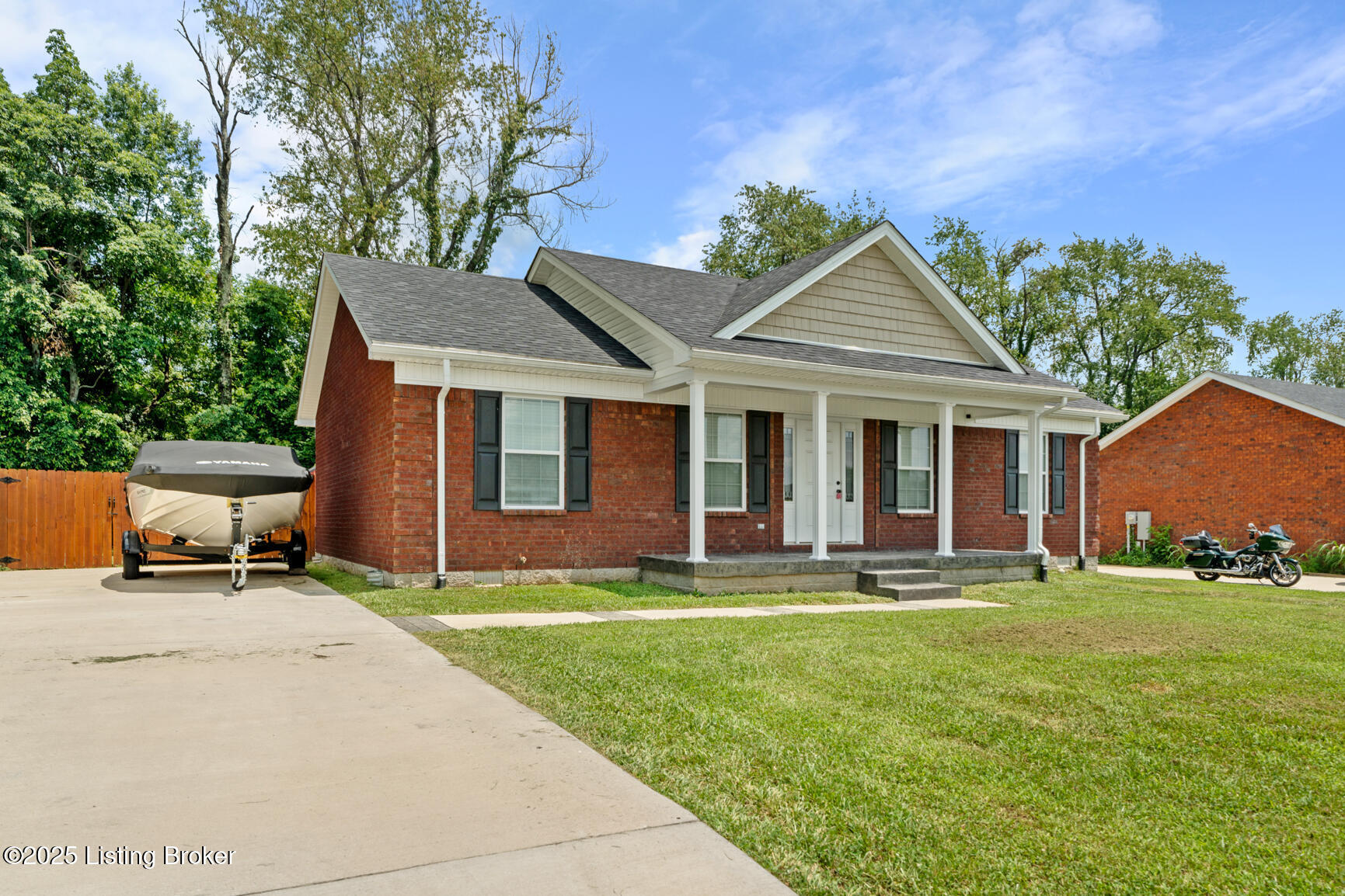 Property Photo: 112 Shallow Springs Ct KY 40004