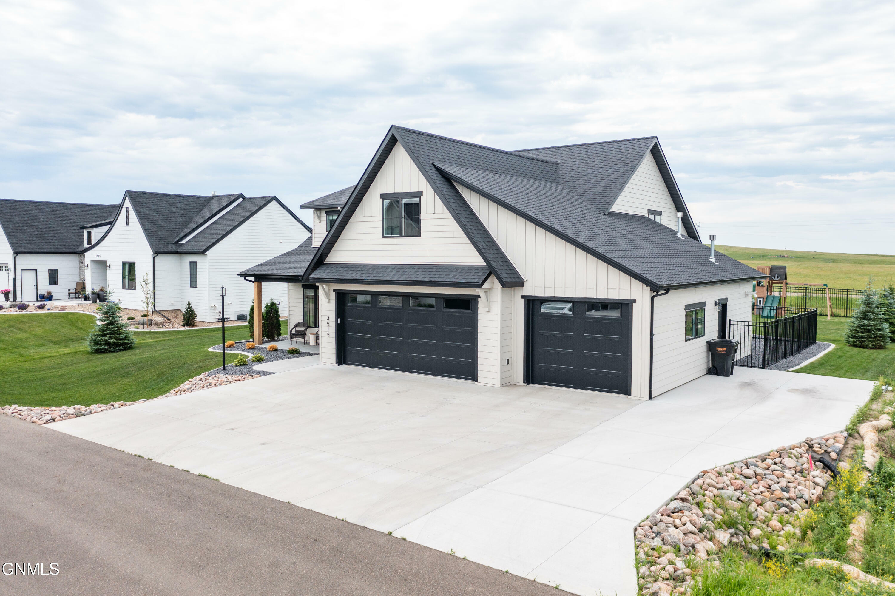 Property Photo: 3515 Palmer Place ND 58503