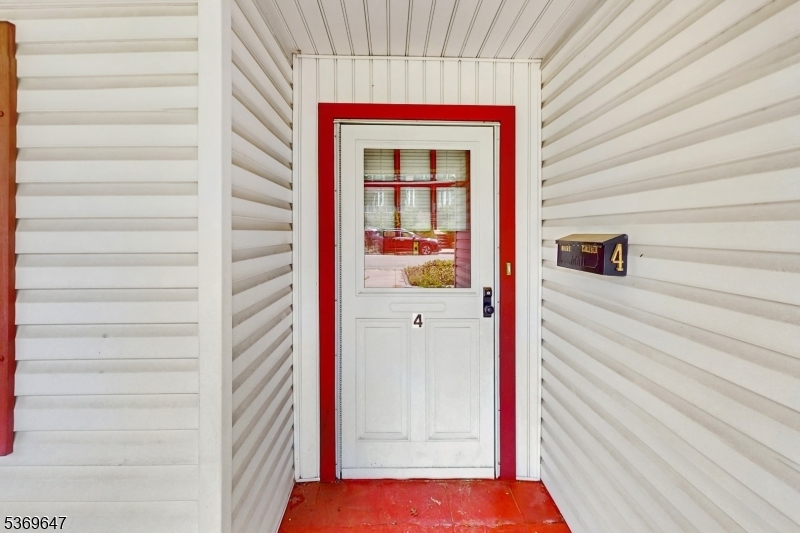 Property Photo:  4 Yale Ter  NJ 07052 