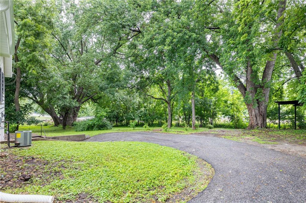 Property Photo:  3815 E Ayrlawn Drive  MO 64503 