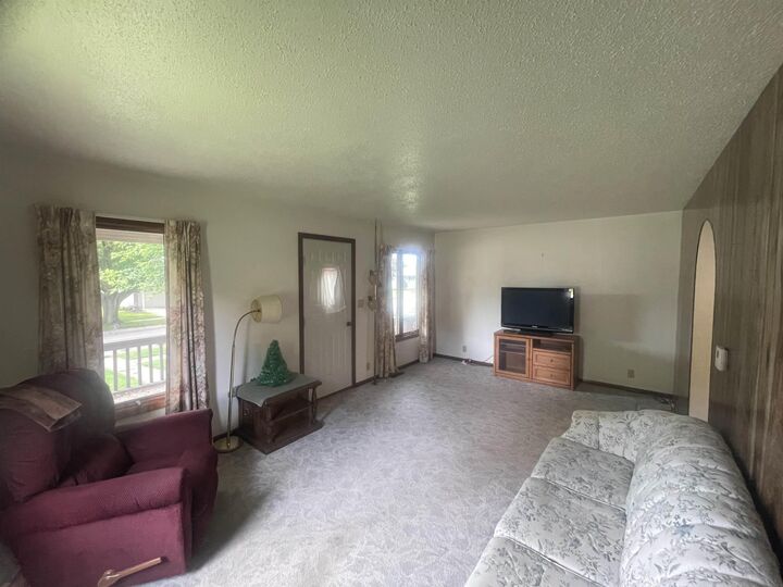 Property Photo: 830 NE 2nd Avenue IA 50662