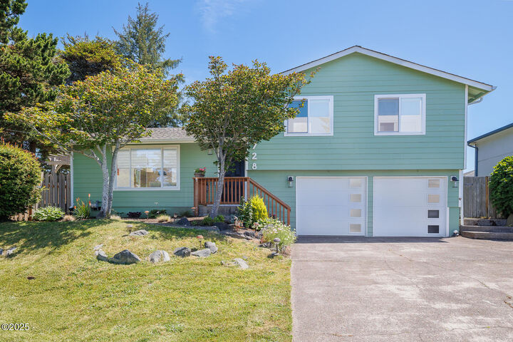 728 NE Benton Street  Newport OR 97365 photo