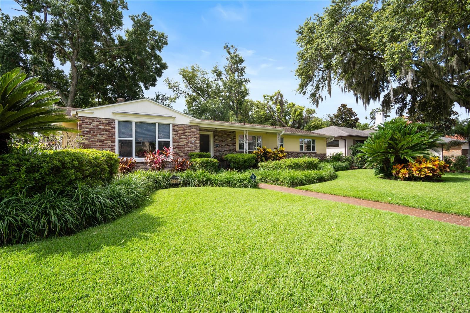 Property Photo:  1228 Spring Lake Drive  FL 32804 