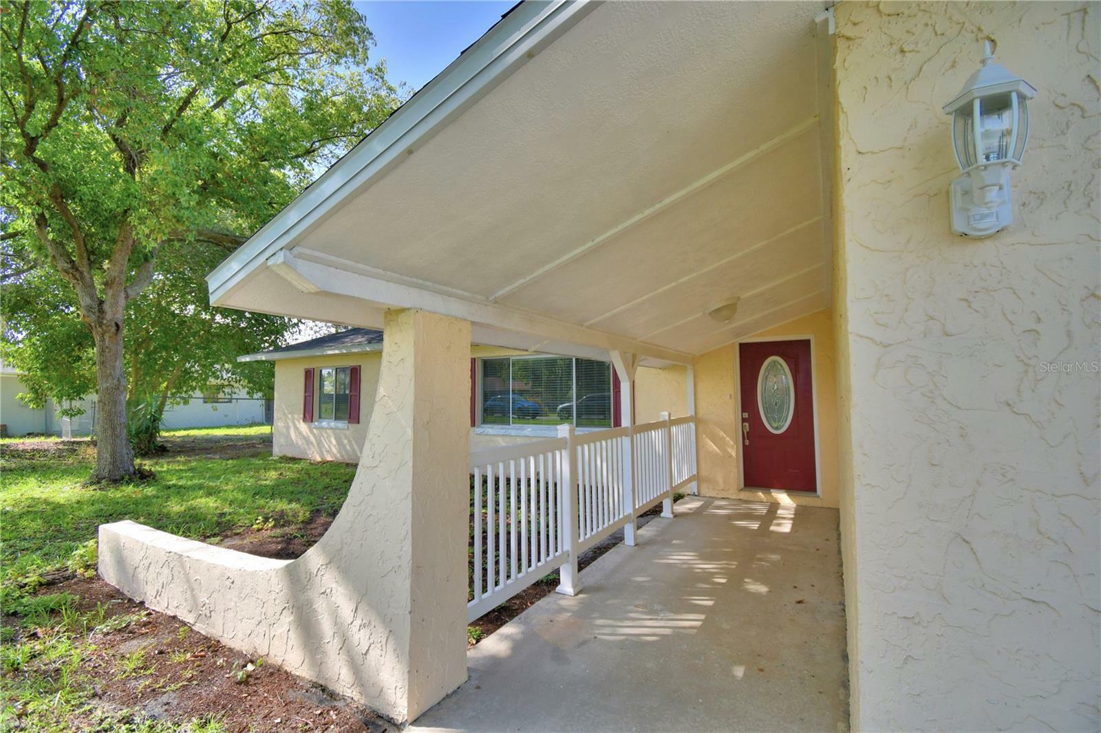 Property Photo:  215 Jefferson St  FL 33859 