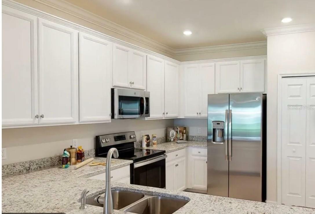 Property Photo: 8883 Saint Kitts Circle FL 34224