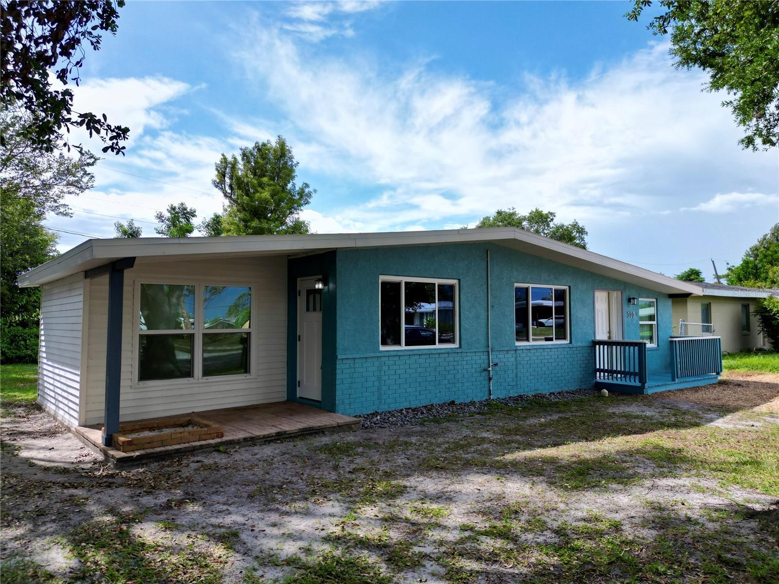 Property Photo: 300 Dalton Blvd Boulevard FL 33952