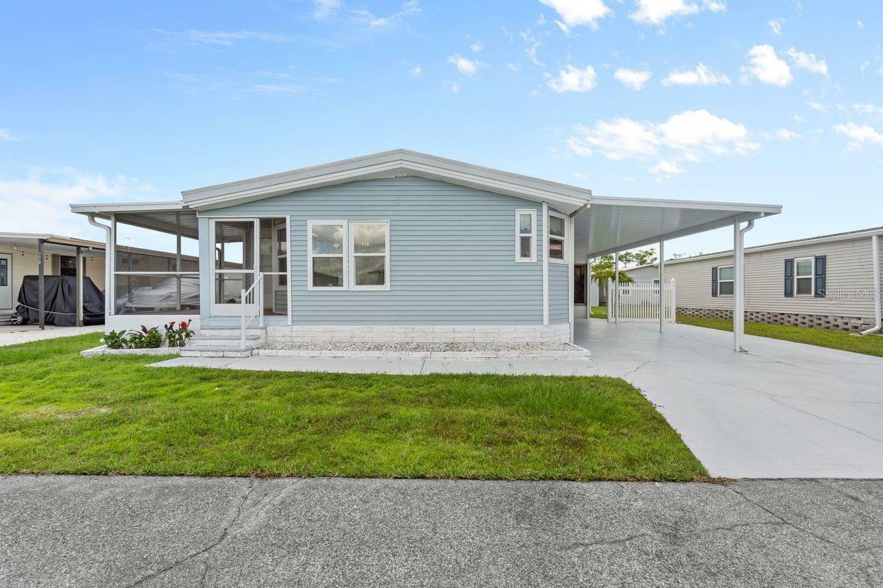 Property Photo: 749 Riverview Circle FL 34287