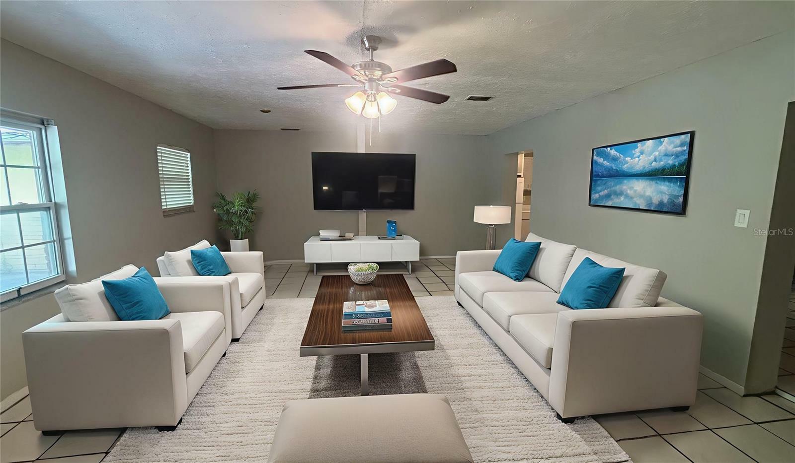 Property Photo: 10014 N Jasmine Avenue B FL 33612