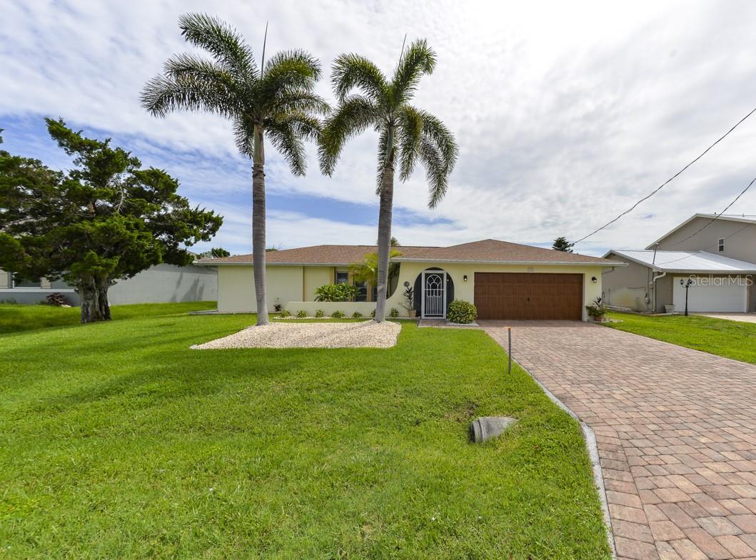 Property Photo: 2220 Broad Ranch Dr FL 33948