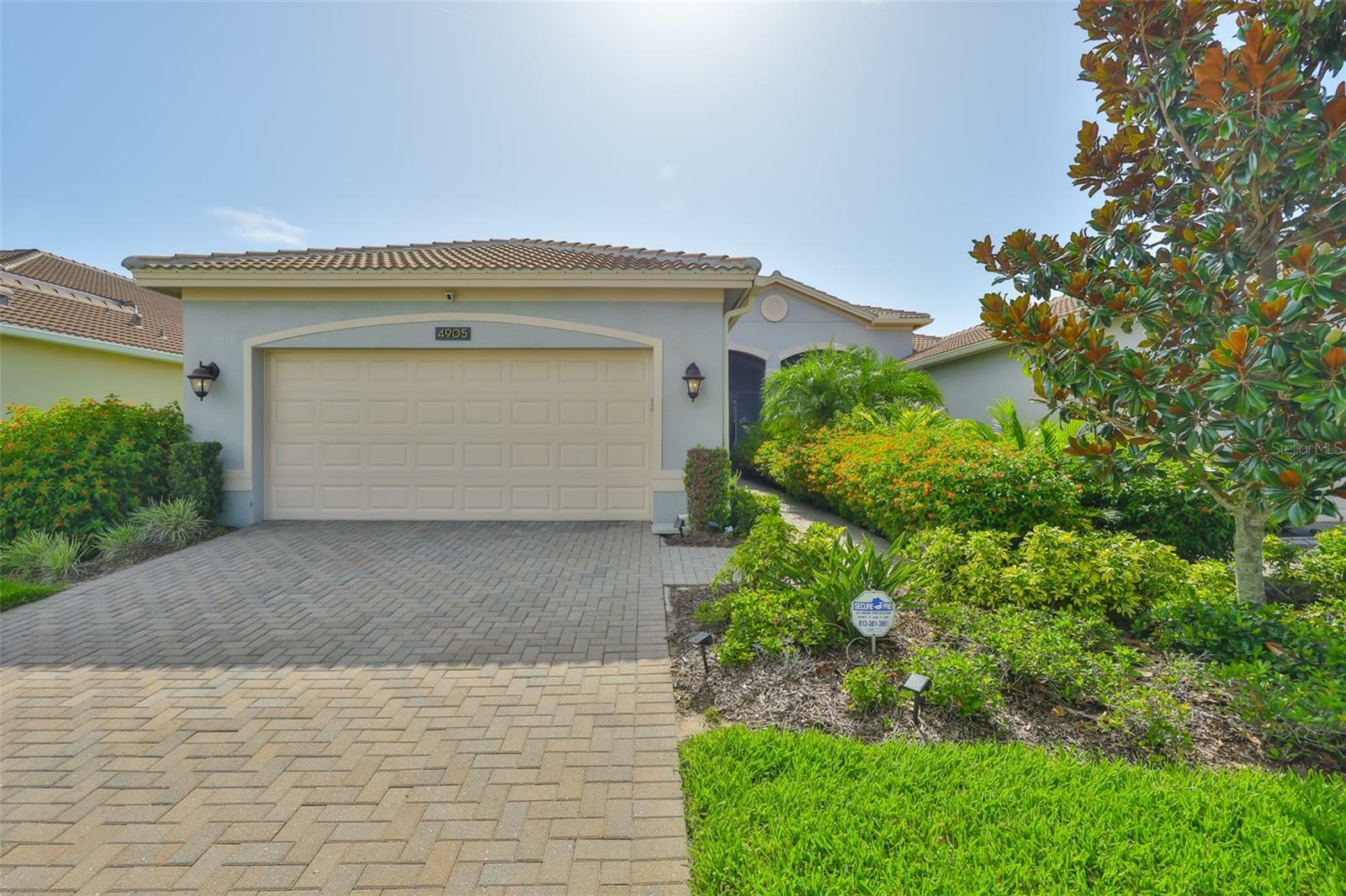 Property Photo: 4905 Avila Lakes Drive FL 33598