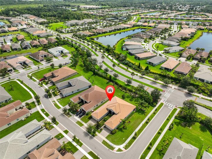 Property Photo:  4905 Avila Lakes Drive  FL 33598