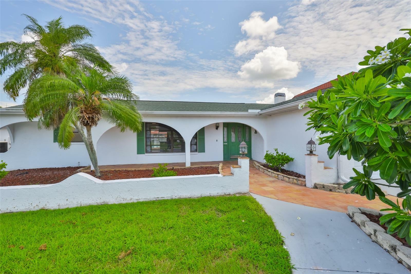 Property Photo: 6422 Lake Sunrise Drive FL 33572