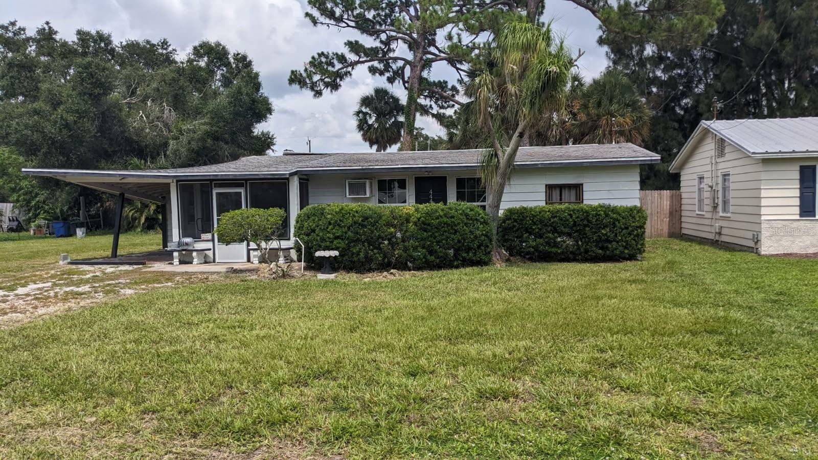 Property Photo: 444 Washington Avenue FL 34229