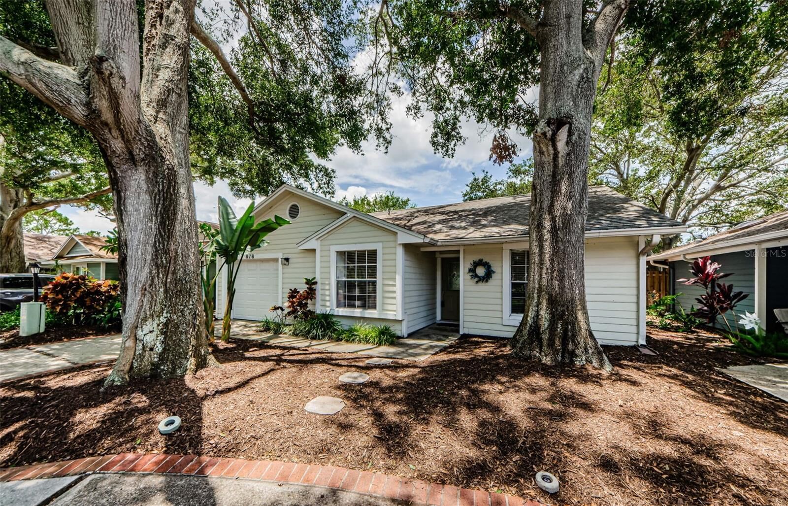 Property Photo:  878 Franklin Cir  FL 34683