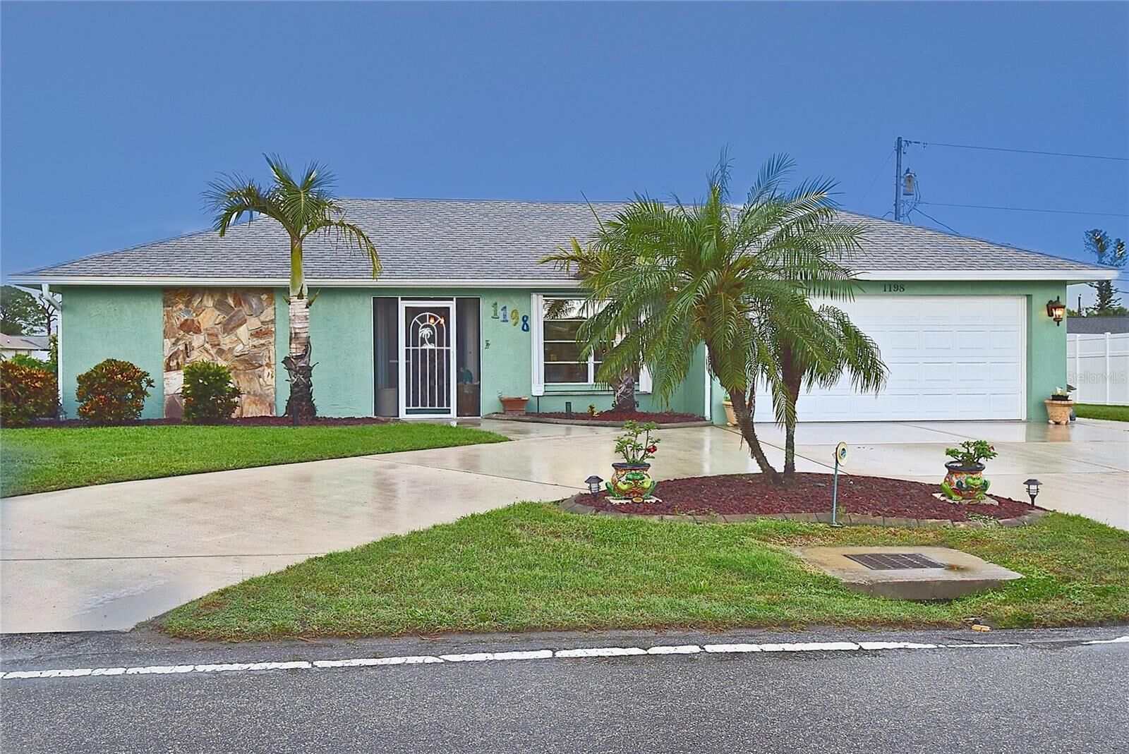 Property Photo: 1198 Jamaica Road FL 34293
