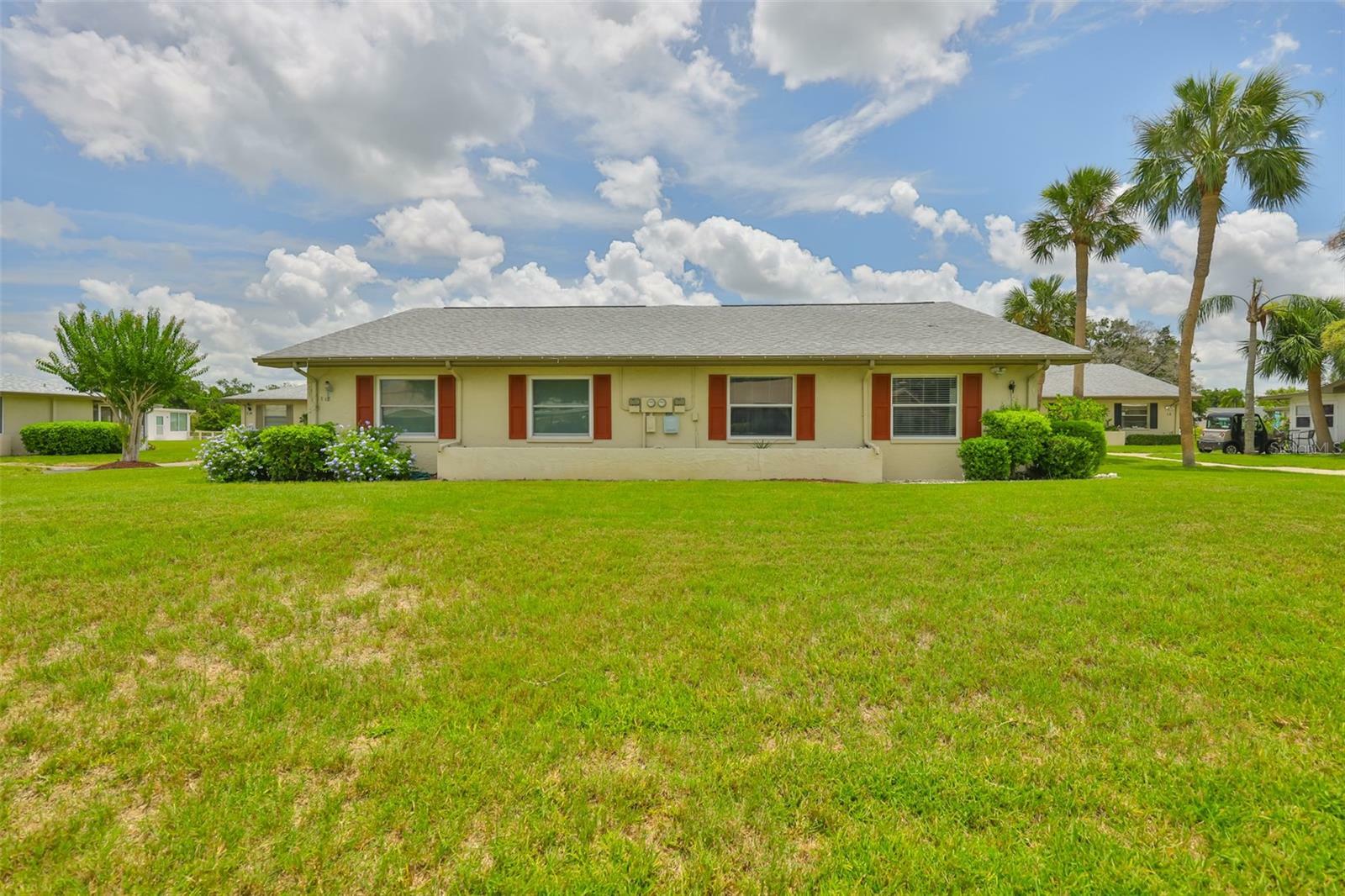 Property Photo: 1905 Canterbury Lane 17 FL 33573