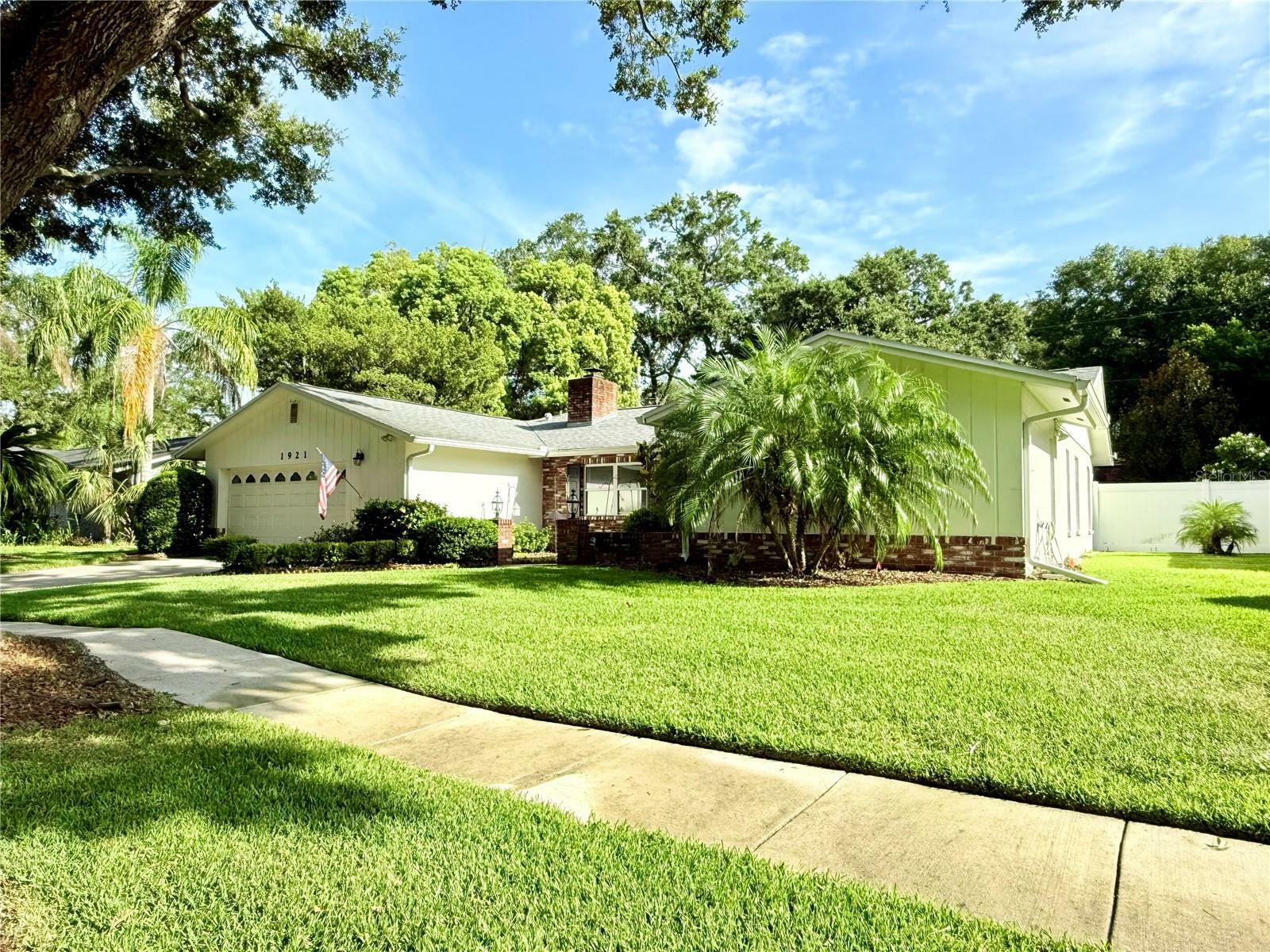 Property Photo: 1921 Japonica Road FL 32792