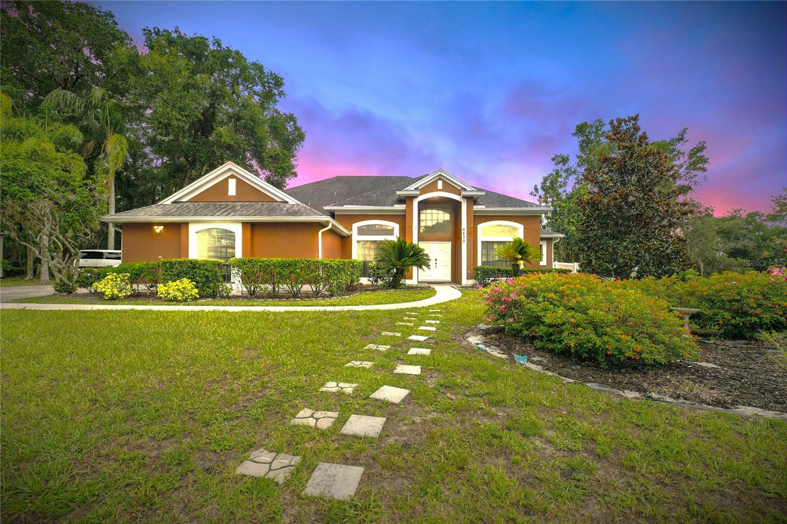 Property Photo: 6839 Hidden Glade Place FL 32771