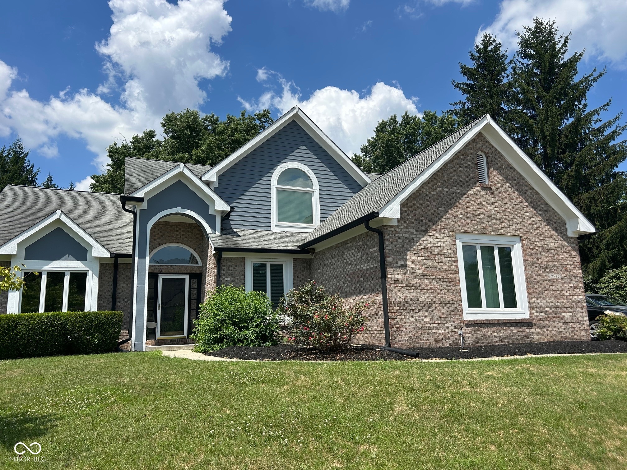 Property Photo: 9532 Pinecreek Drive IN 46256
