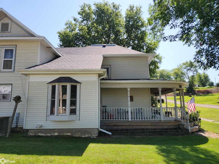 Property Photo:  304 3rd Street  IA 50242 