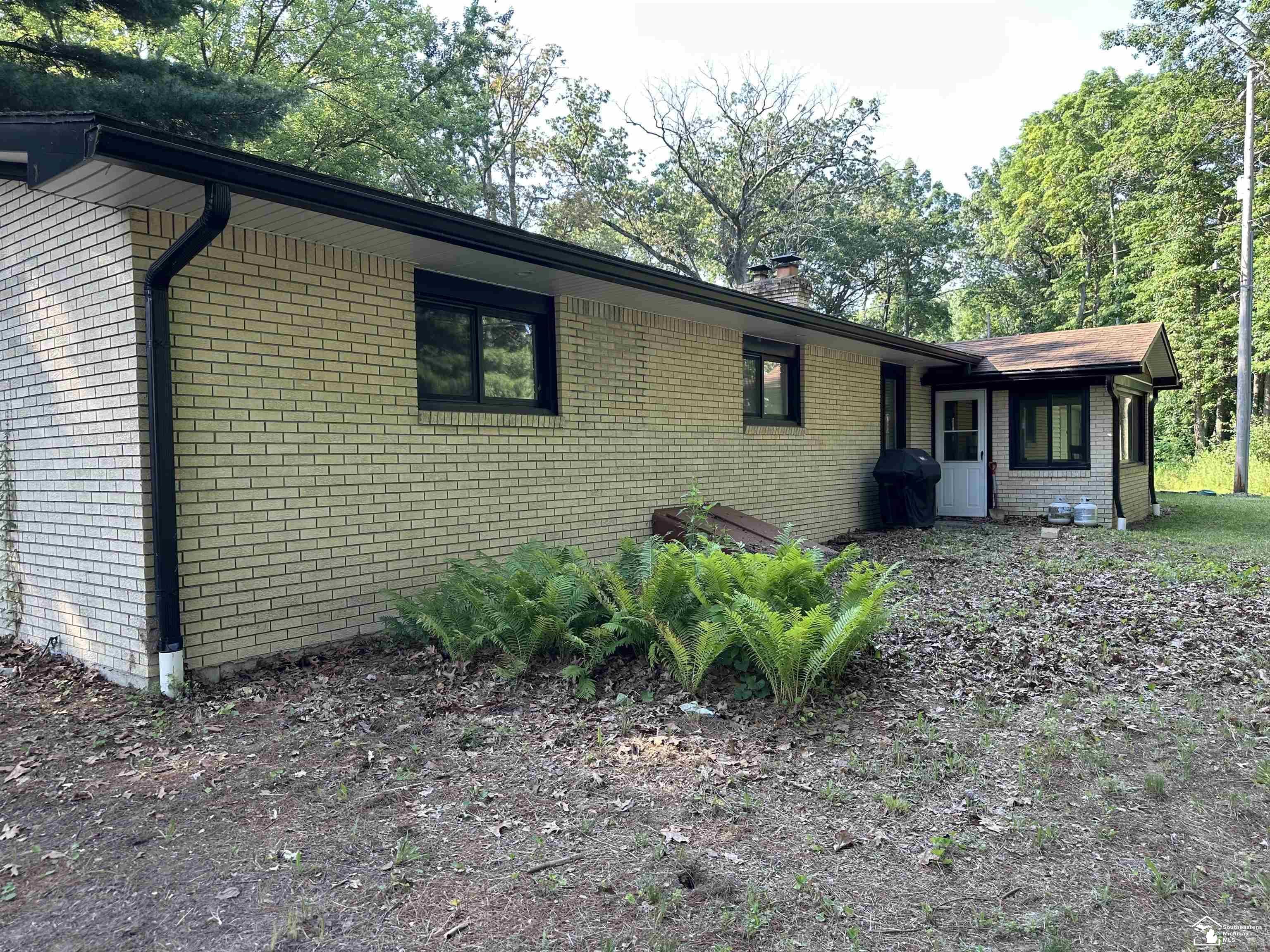 Property Photo: 10931 Telegraph Road MI 48133