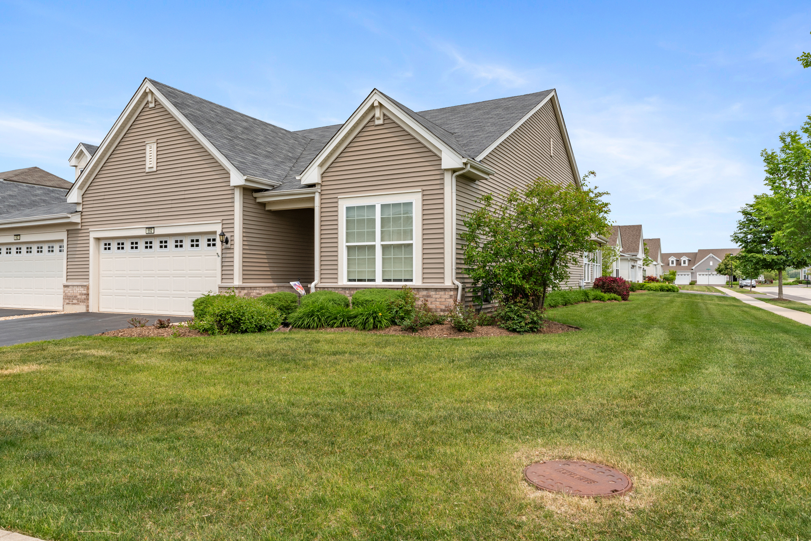 Property Photo:  552 Autumn Circle  IL 60140 