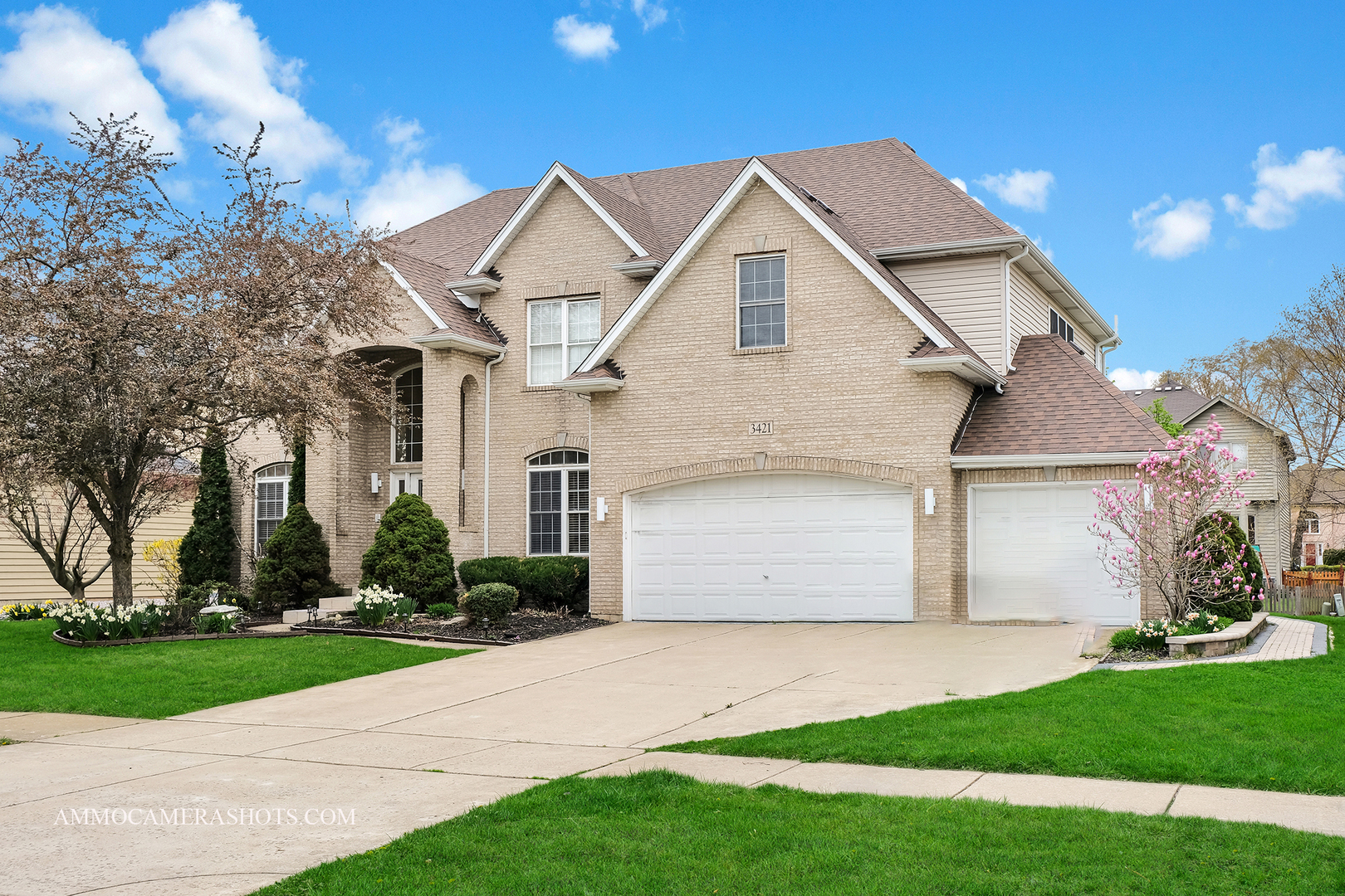 Property Photo: 3421 Goldfinch Drive IL 60564