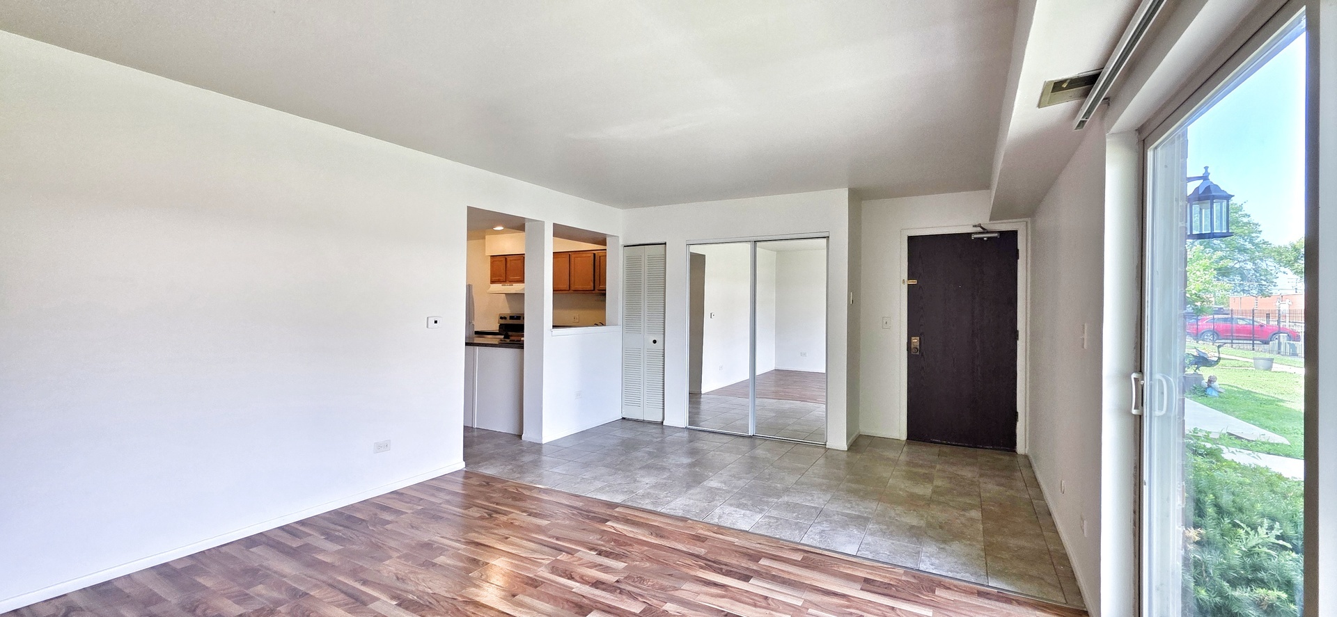 Property Photo: 3223 W Lake Avenue 1C IL 60026