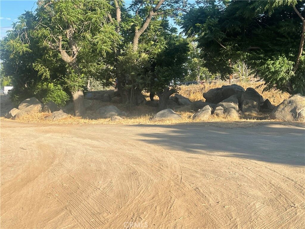 Property Photo: 2 W 4th St CA 92570