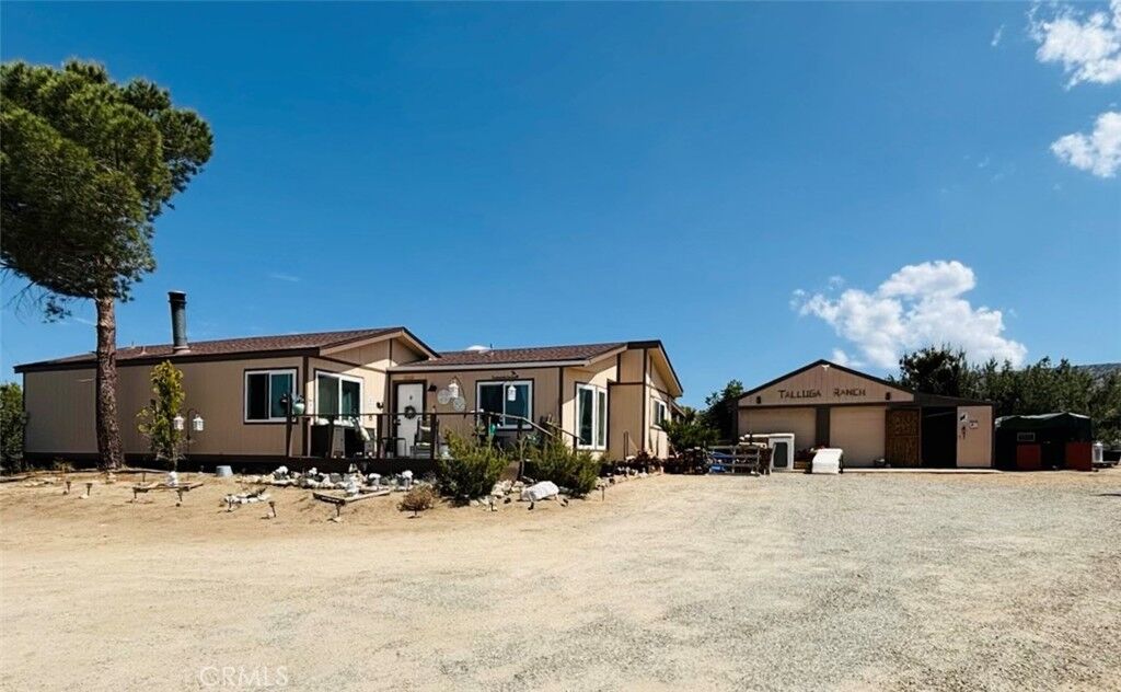 Property Photo:  2033 Hollister Road  CA 92372 