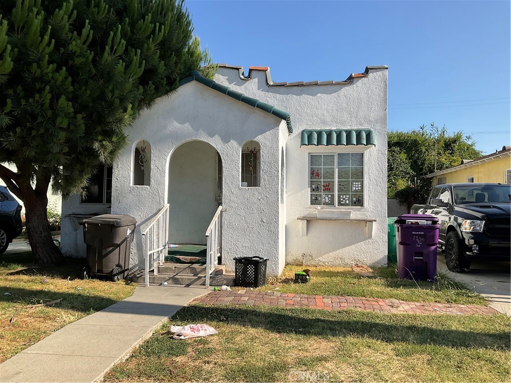 Property Photo:  1330 E 56th Street  CA 90805 