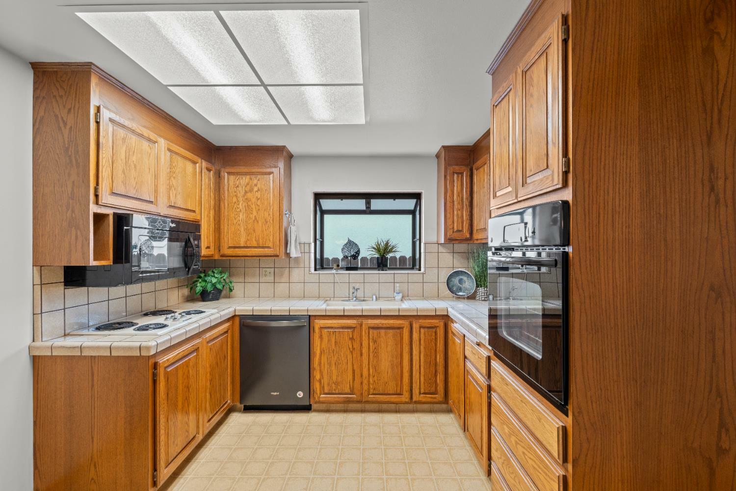 Property Photo: 2701 Honeysuckle CA 95826