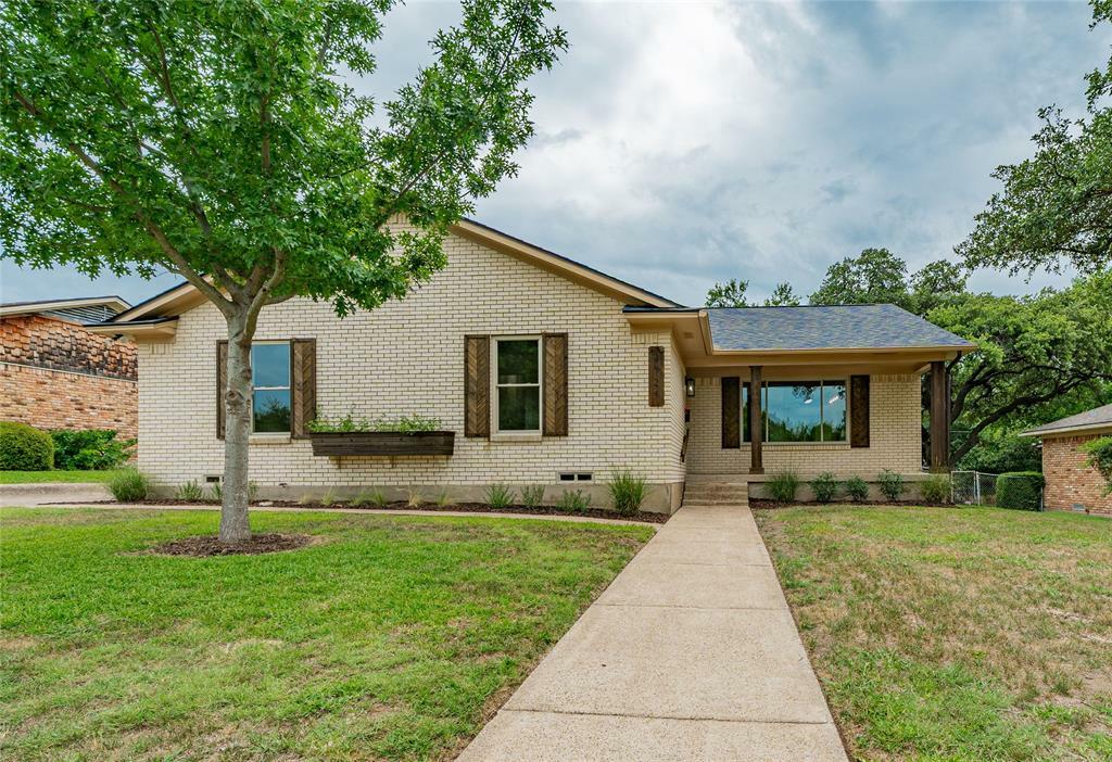 Property Photo: 8934 Bretshire Drive TX 75228