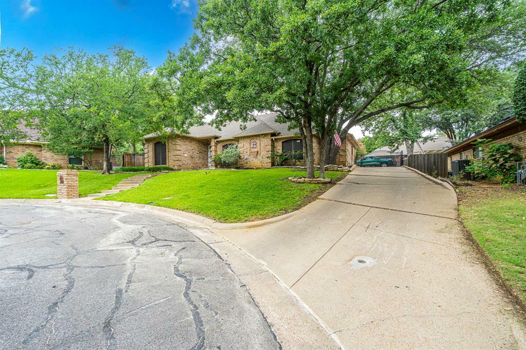 Property Photo: 5609 Euclid Drive TX 76013