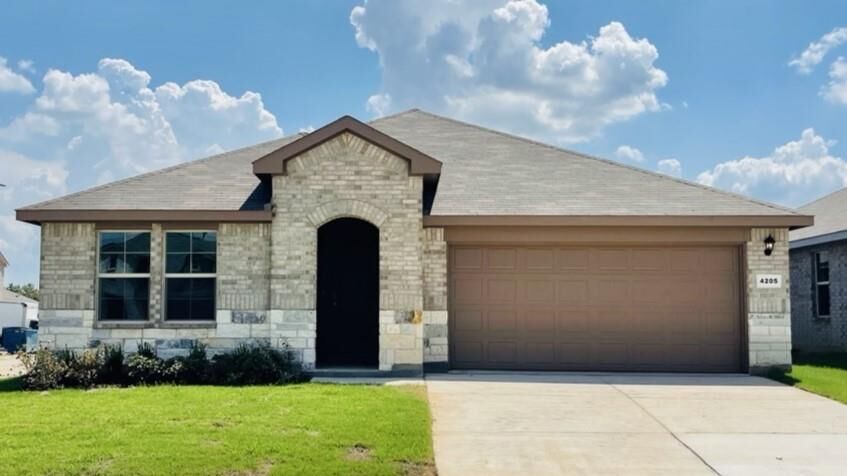 Property Photo: 4205 Subtle Creek Lane TX 76036