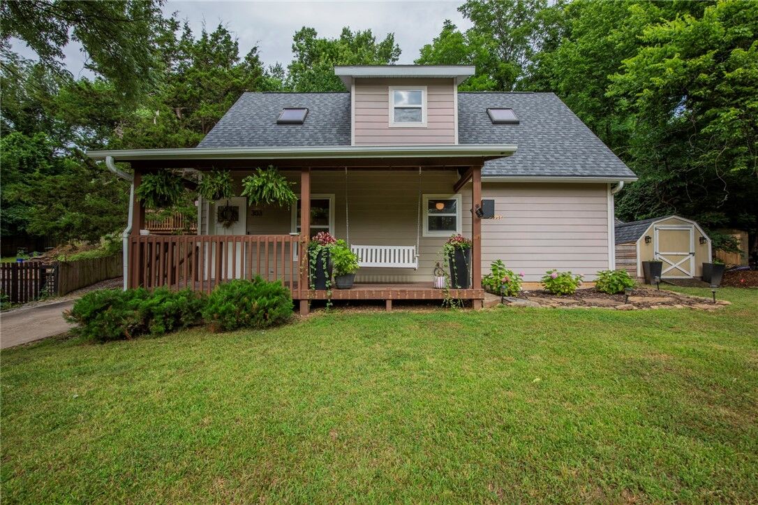 Property Photo: 303 S Gregg Avenue AR 72701