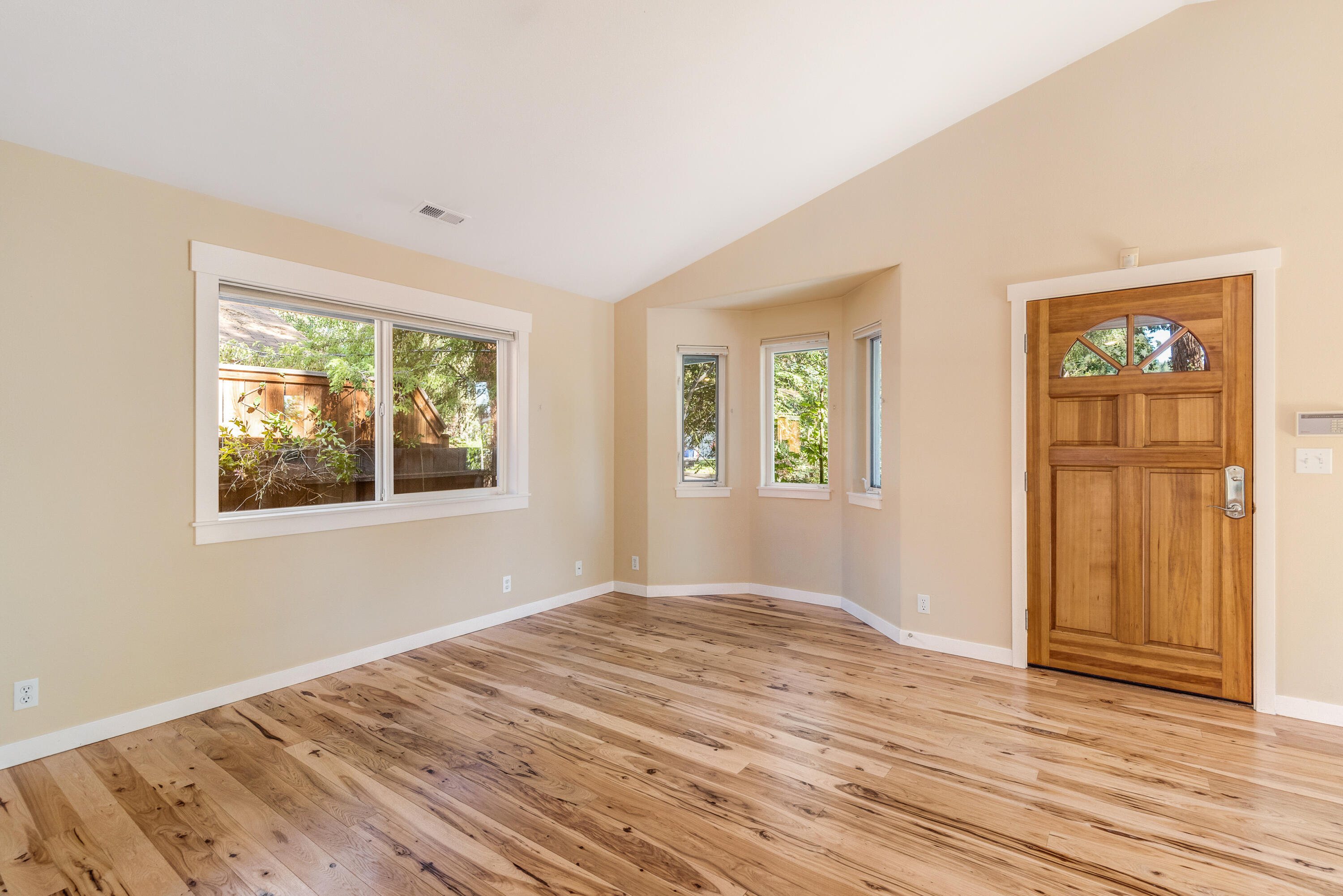 Property Photo: 1449 NW Lexington Avenue OR 97703