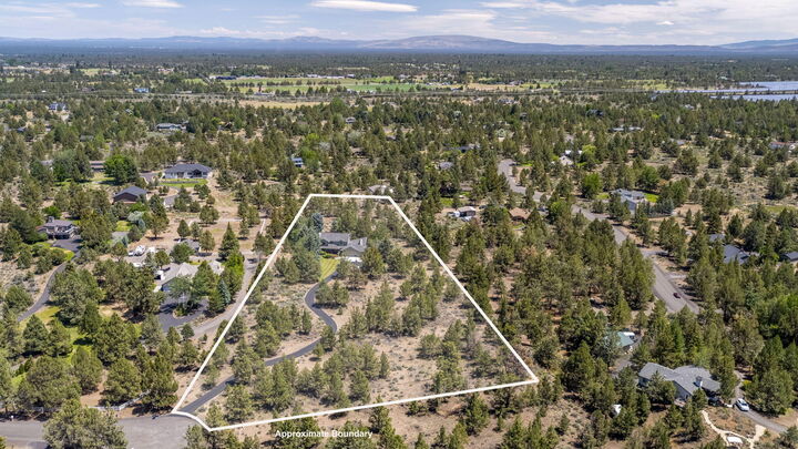 Property Photo: 62824 Loma Vista Drive OR 97701