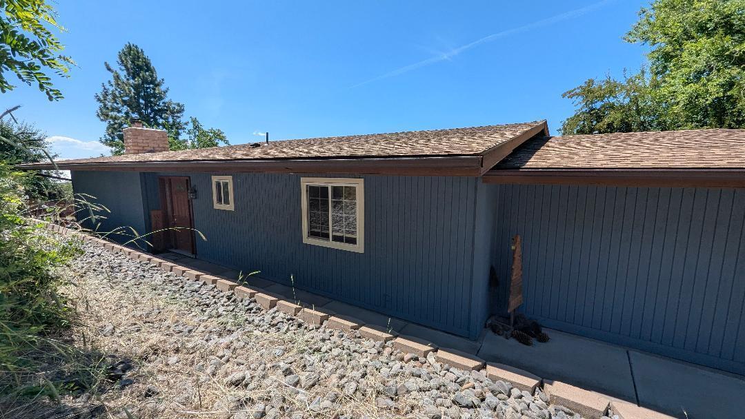 Property Photo: 2032 Huron Street OR 97601