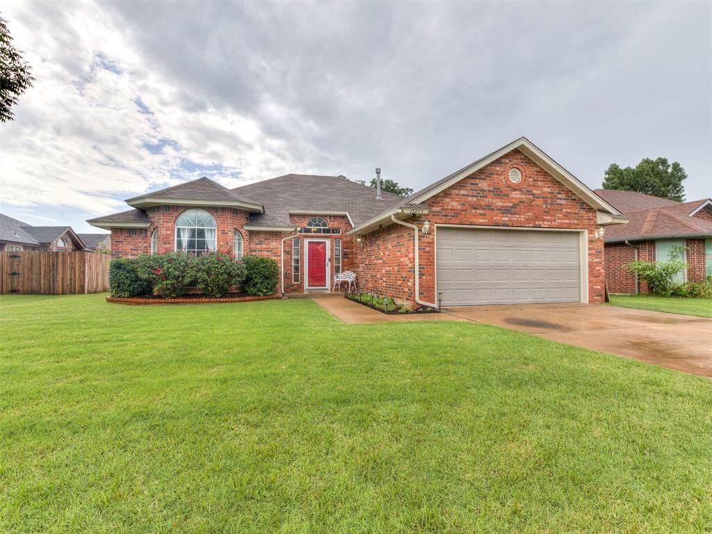 Property Photo: 17213 Sunny Hollow Rd OK 73012
