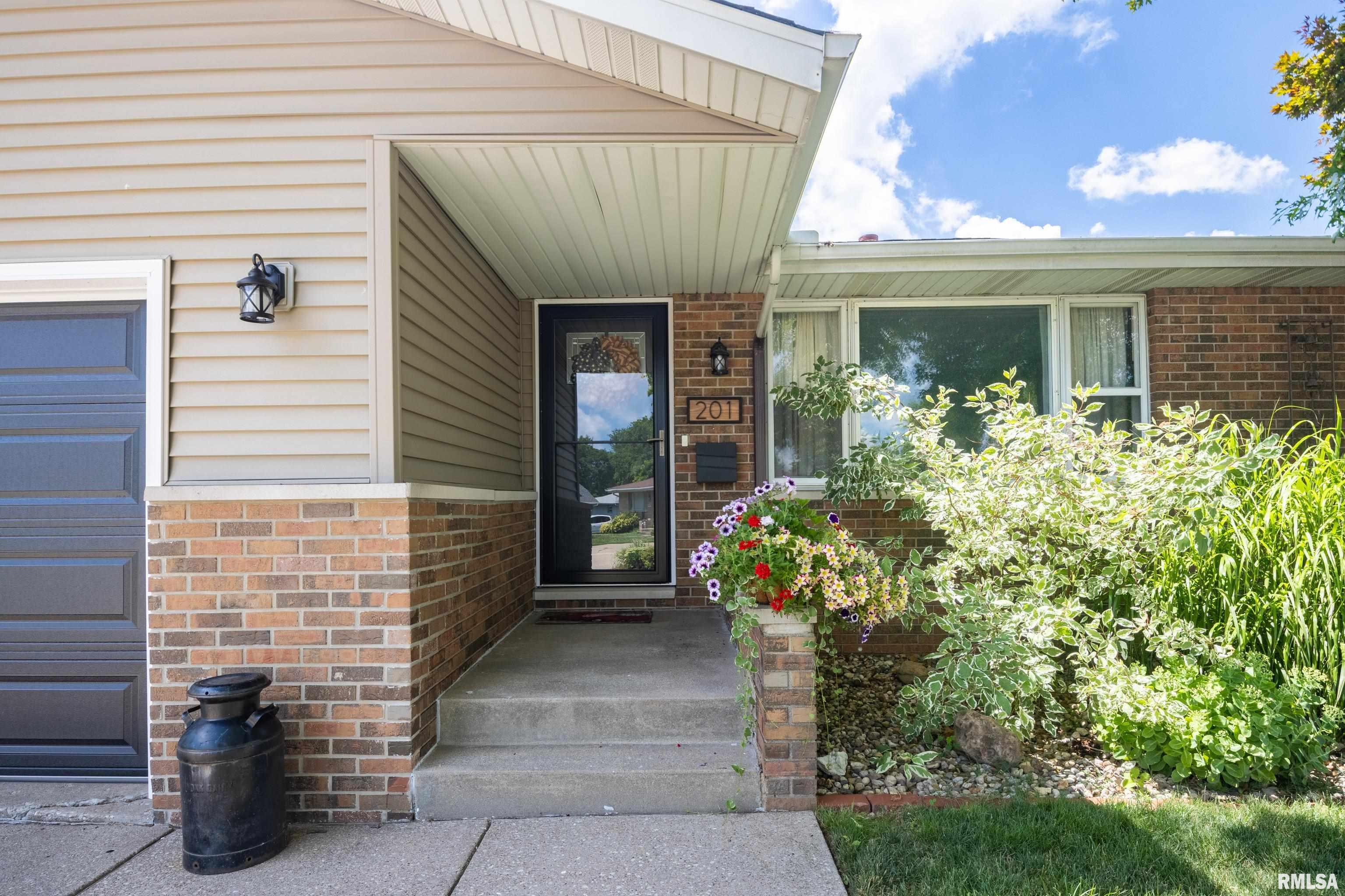 Property Photo: 201 N Oklahoma Avenue IL 61550