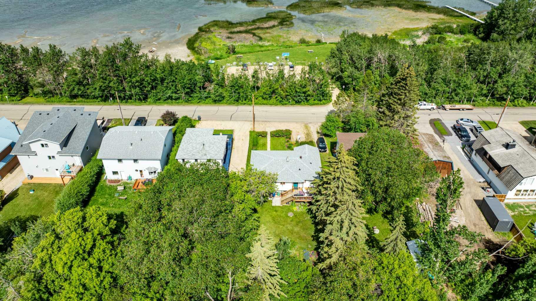 Property Photo: 31 Jarvis Bay Drive AB T4S 1R8