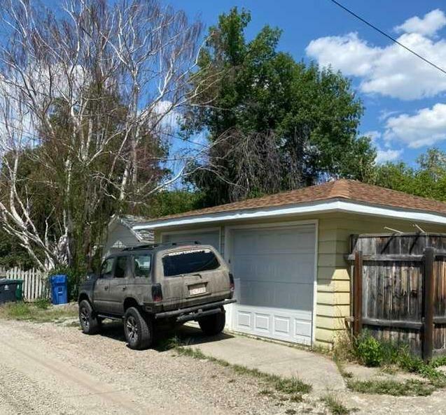 Property Photo: 1036 12B Street S AB T1K 1R8