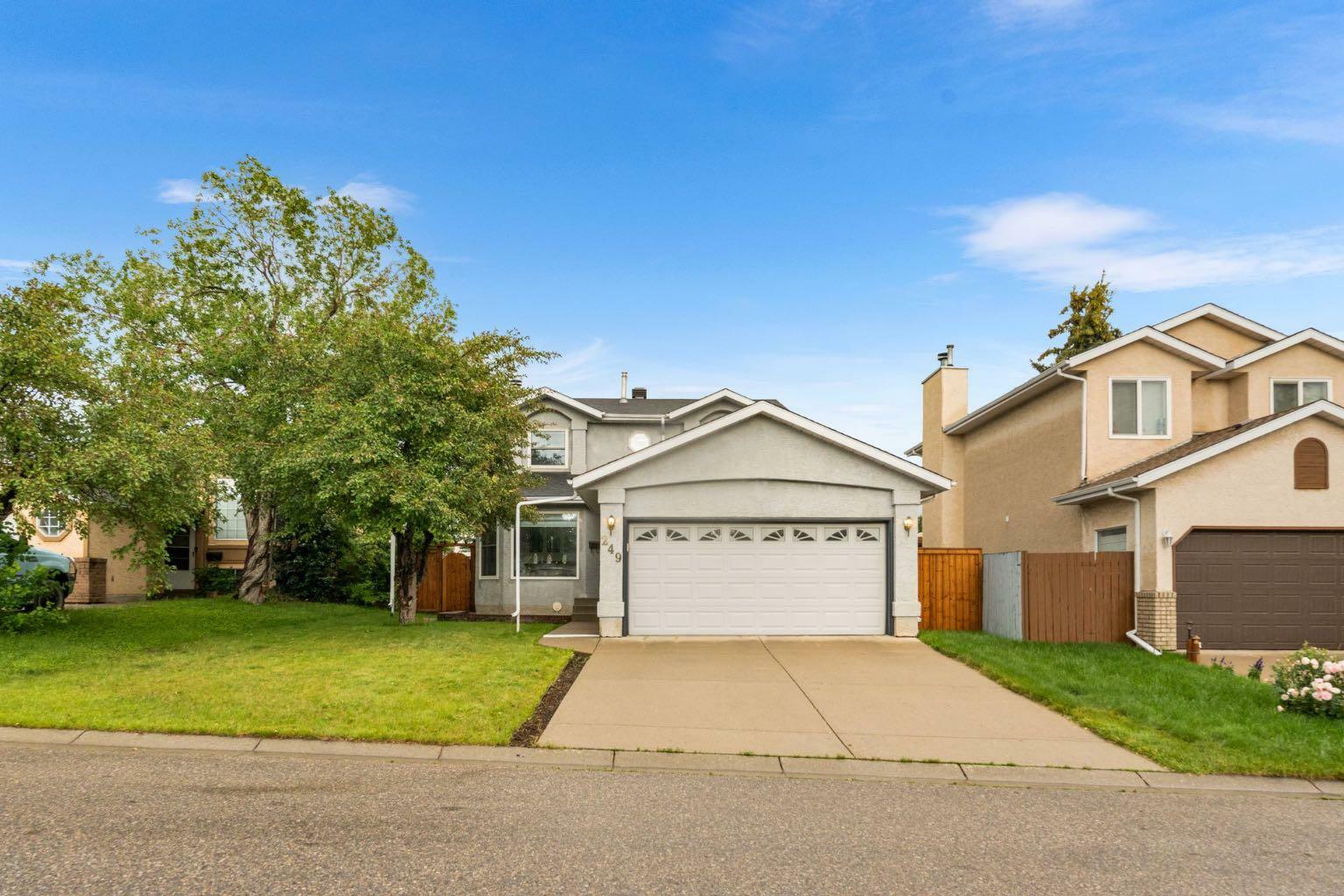 Property Photo: 249 Applewood Place SE AB T2A 7M9