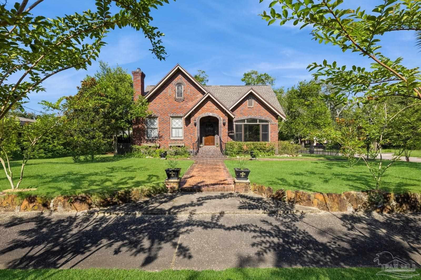 Property Photo: 1517 N Spring St FL 32501