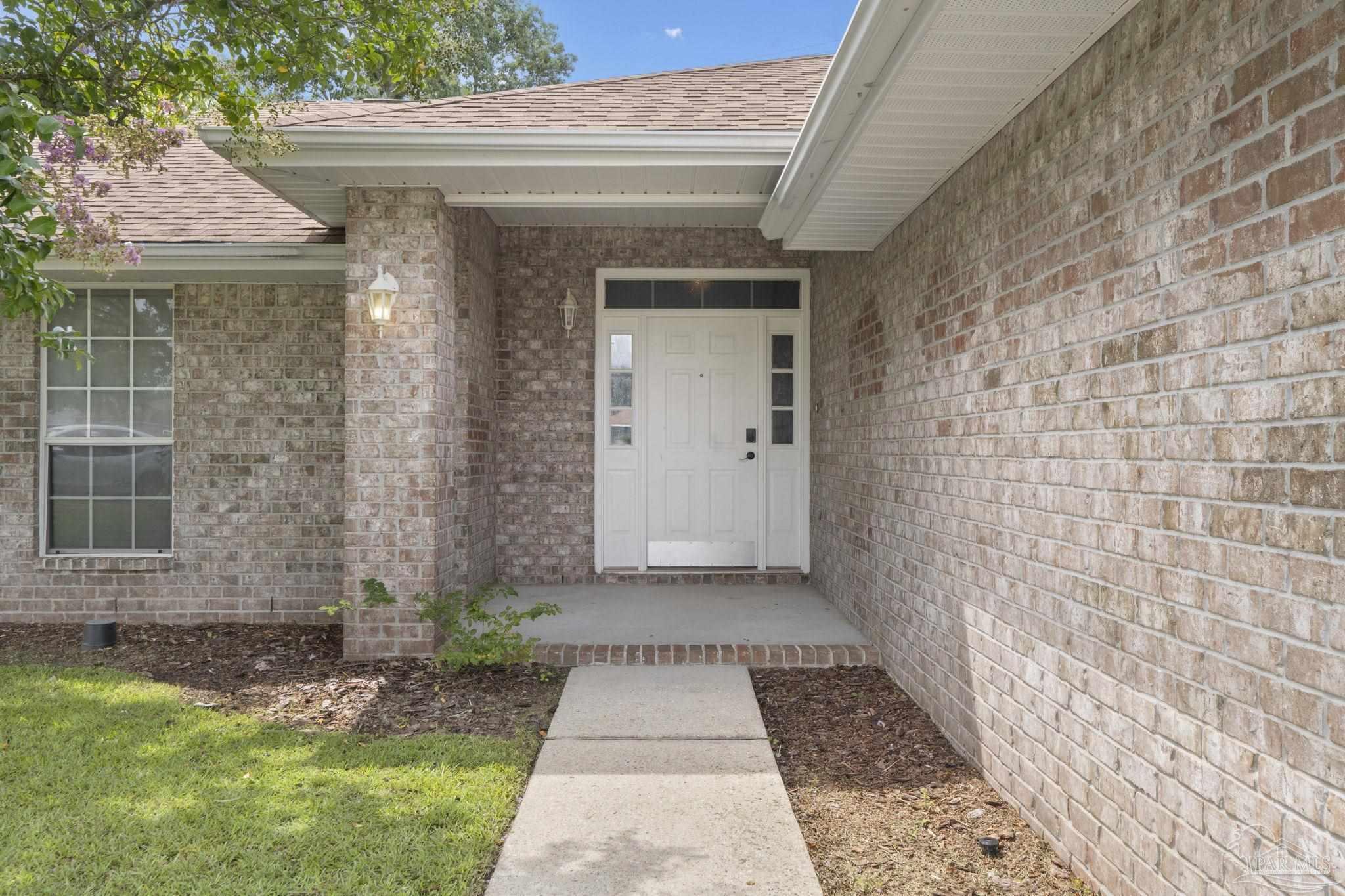 Property Photo: 5642 Berrybrook Cr FL 32571