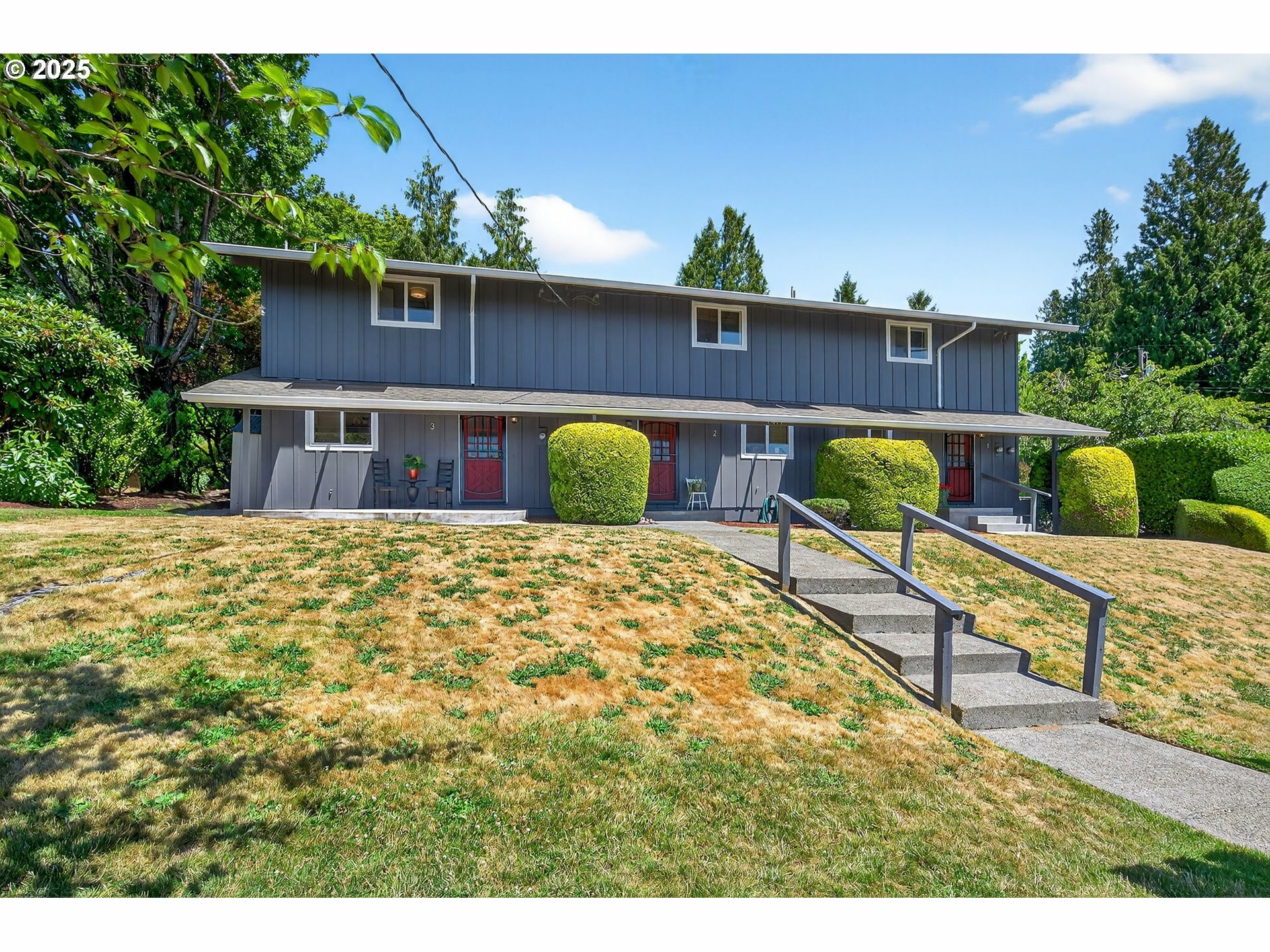 1411 SW Dewitt St  Portland OR 97239 photo