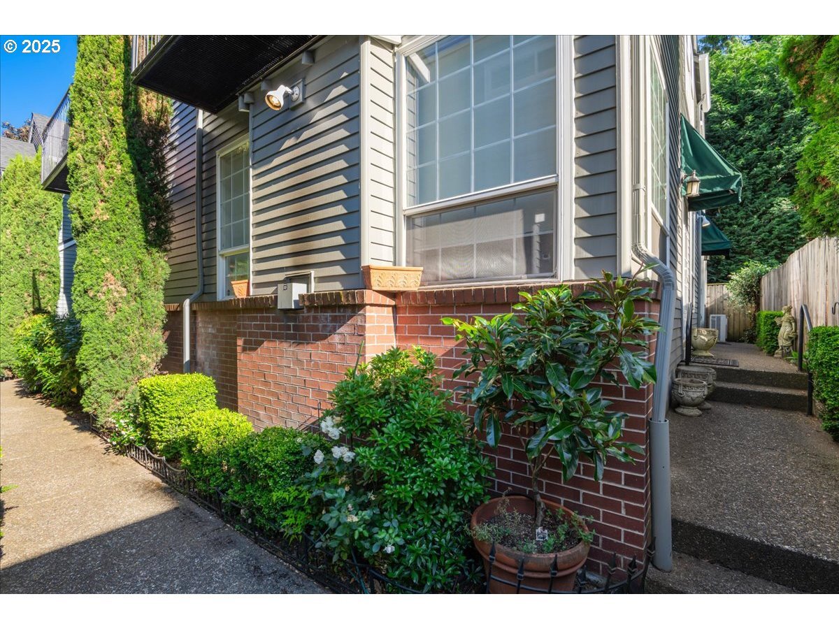 Property Photo: 2020 NW Lovejoy St 7 OR 97209