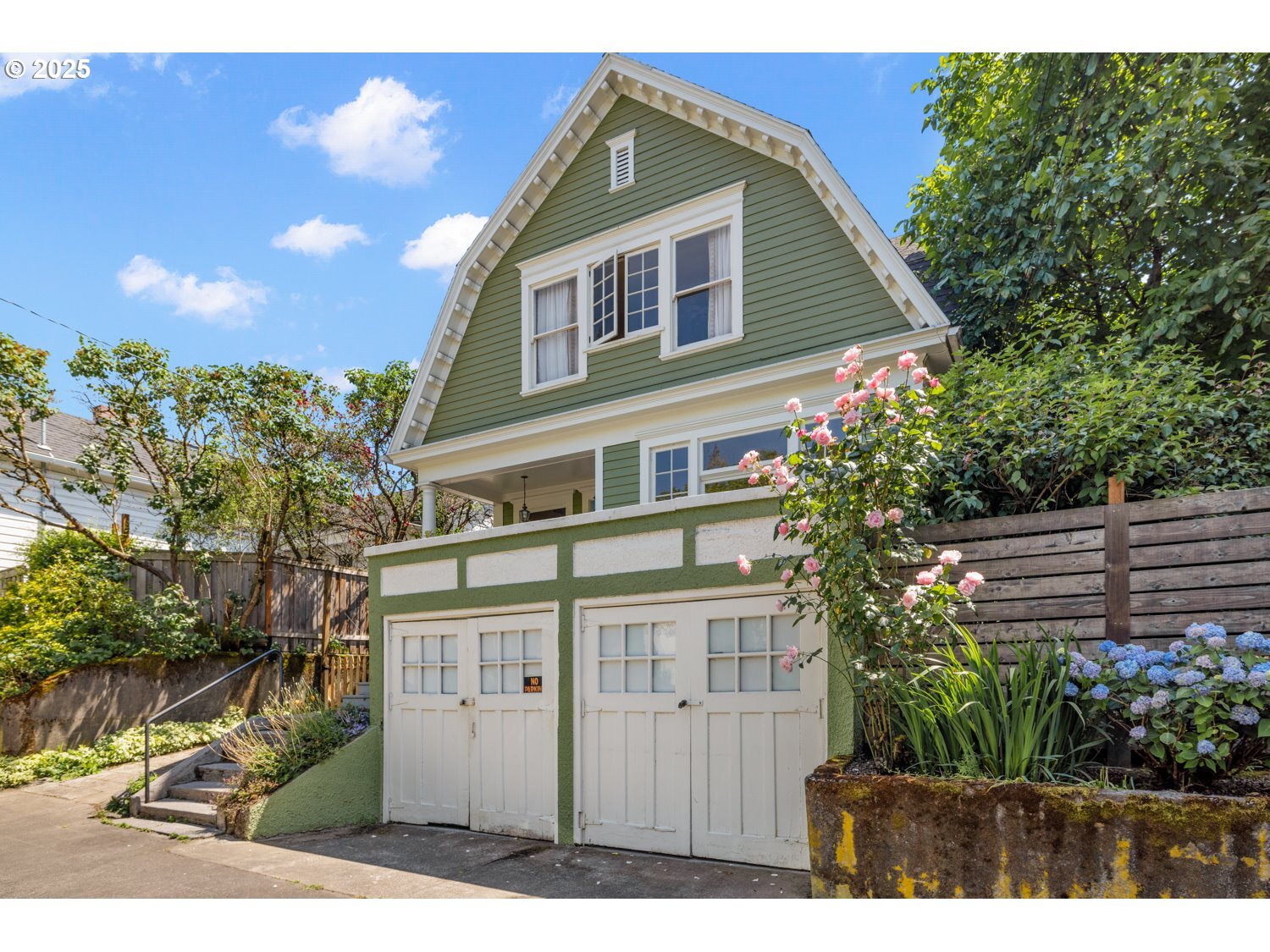 Property Photo: 1316 1318 SE Ash St OR 97214